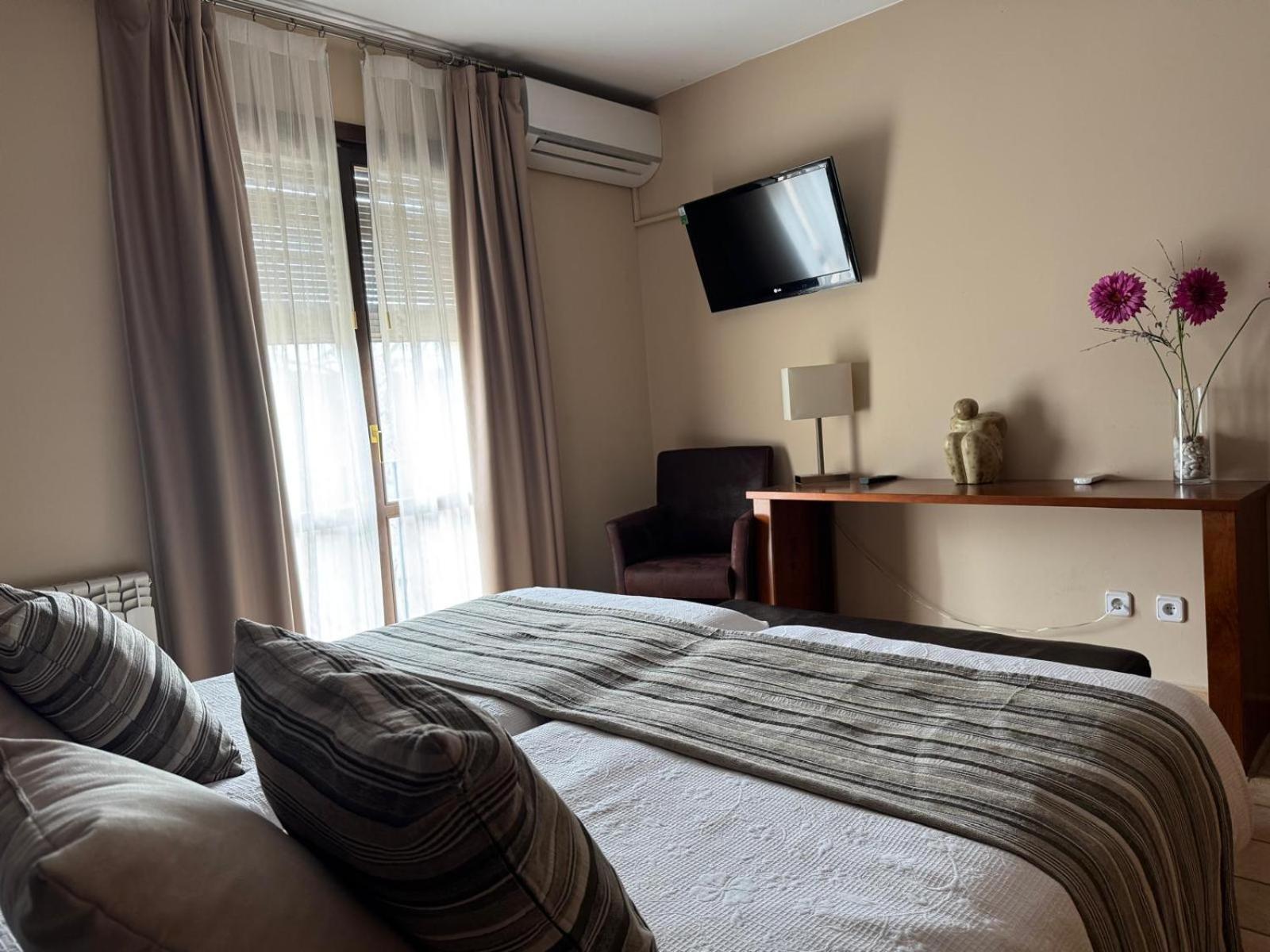 Hotel Guara Inluka Las Almunias Ngoại thất bức ảnh